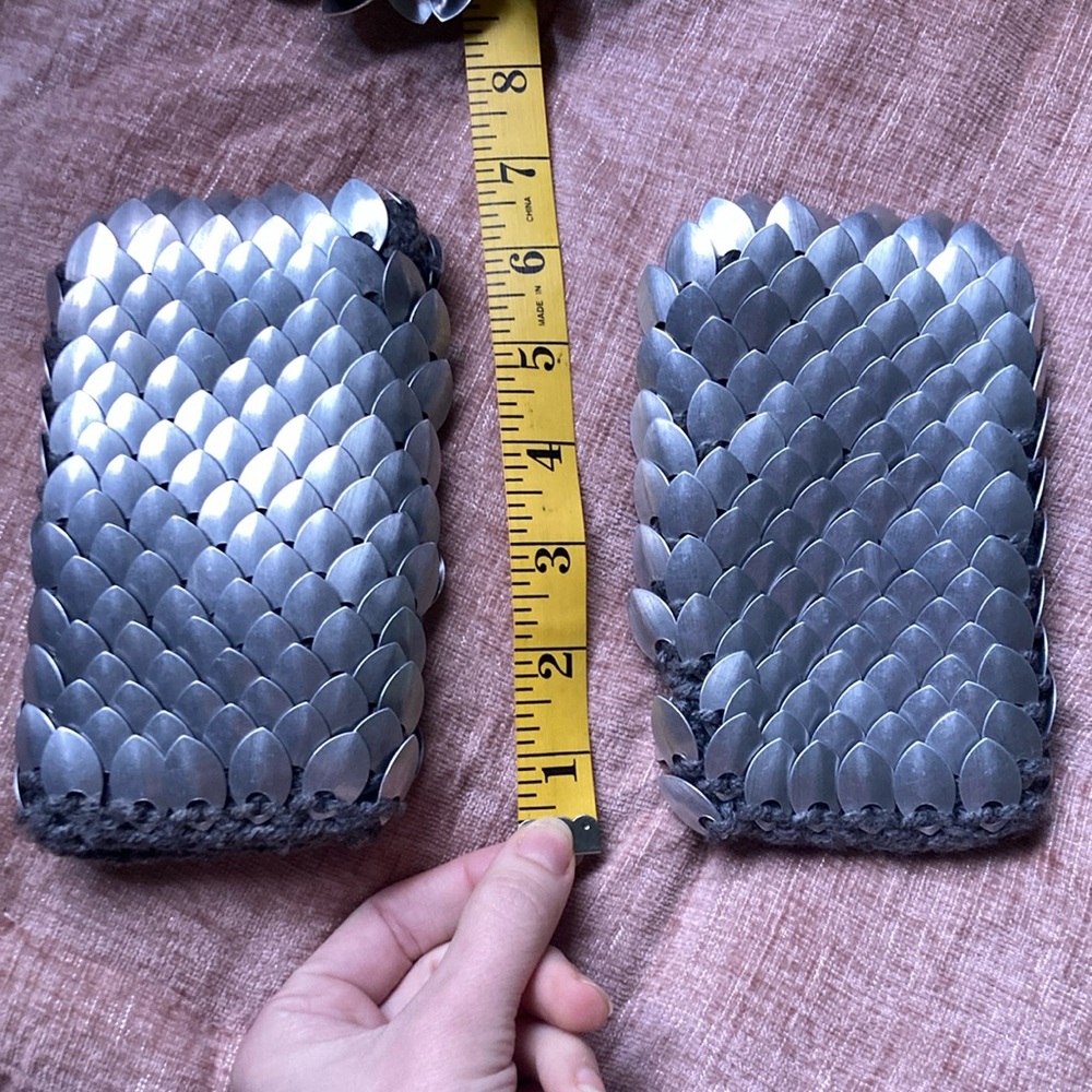 DRAGON SCALE SCALEMAILE KNITTED GLOVES GAUNTLET FINGERLESS RENFAIRE GARB SCA